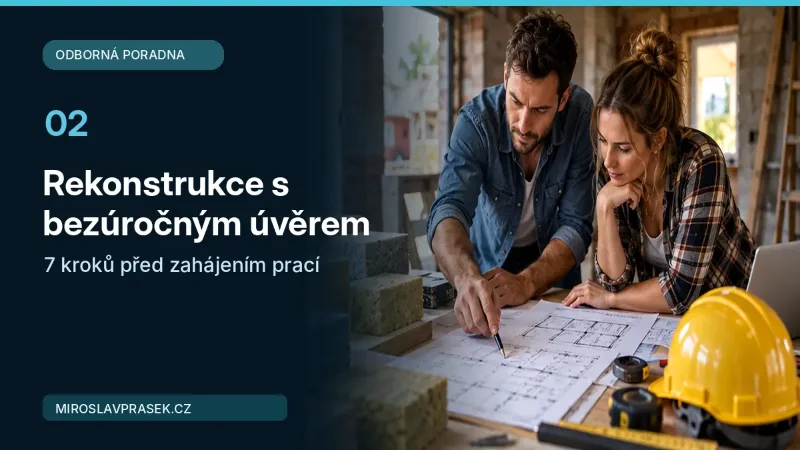 Majitelé domu konzultují projektovou dokumentaci rekonstrukce u stavebního stolu