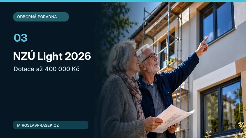 Starší manželé sledují probíhající zateplení rodinného domu s novými okny