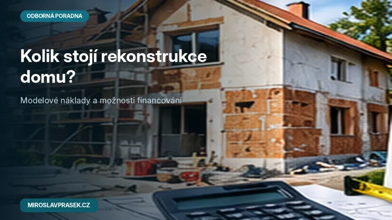 Rekonstruovaný rodinný dům s lešením, projektovými plány a kalkulačkou nákladů